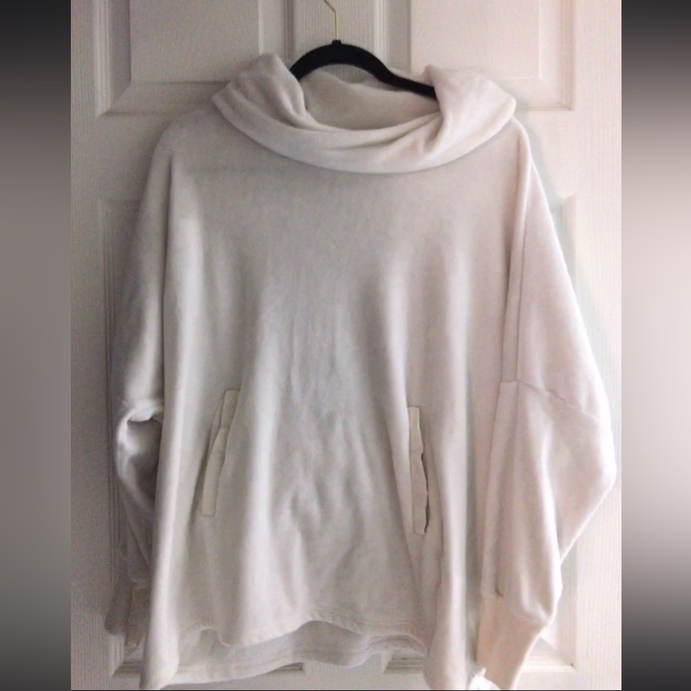 White Lounge Turtle Neck Sweater | Brand: La Vie En Rose